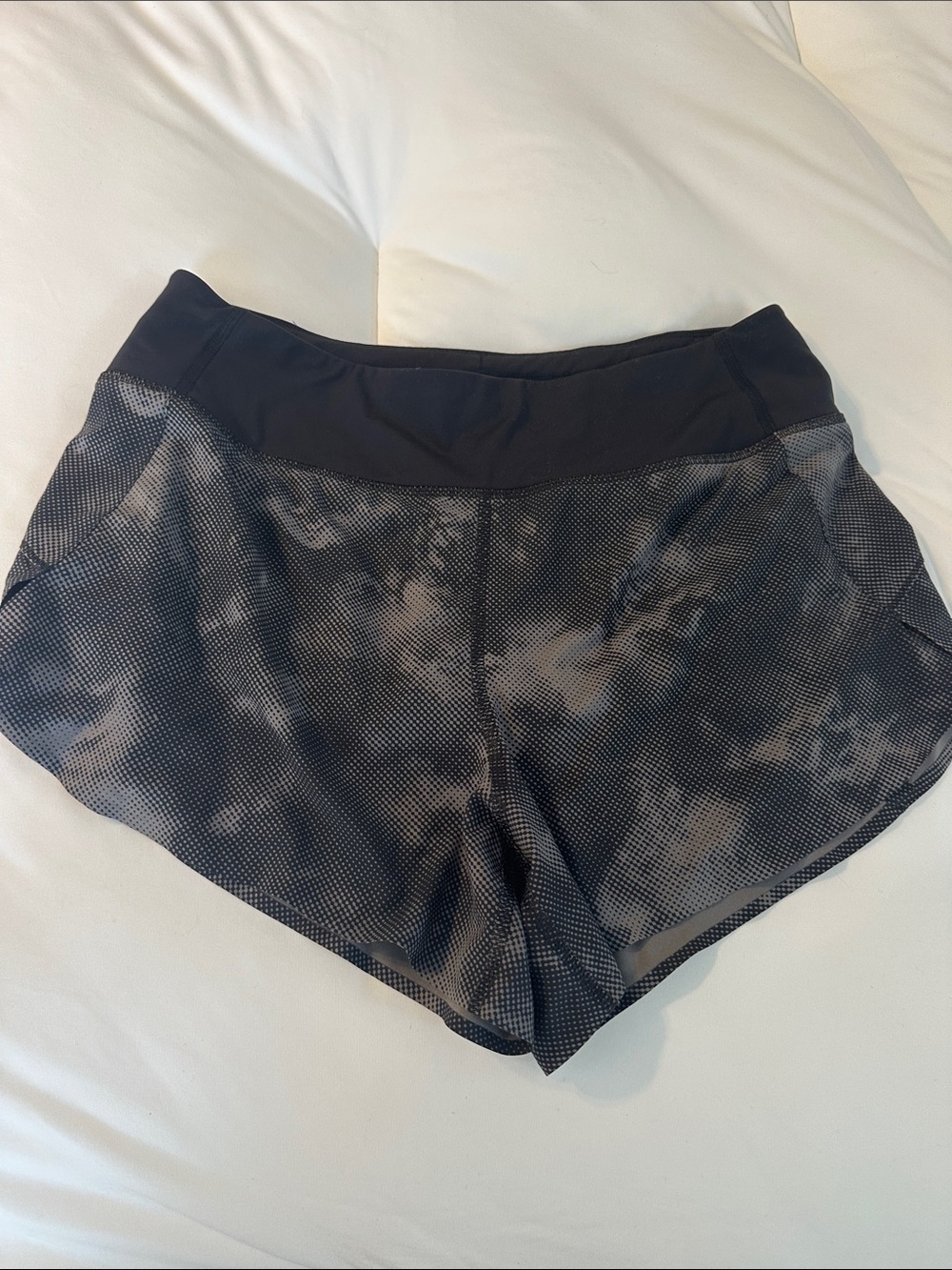 Athleta Black Gray Tie-Dye Run with it 3.5 in Athletic Shorts